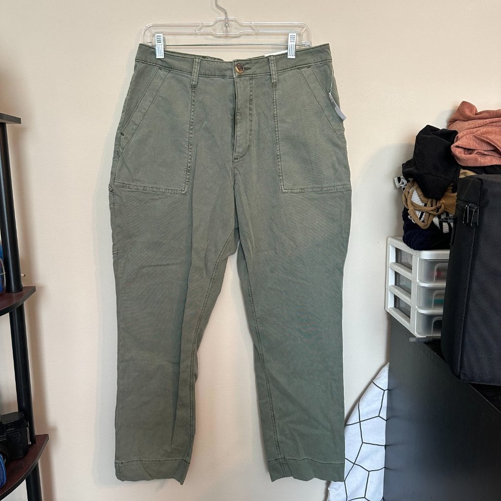 Old Navy High-Waisted Barrel-Leg Cargo Ankle Pants for Women in green size 12